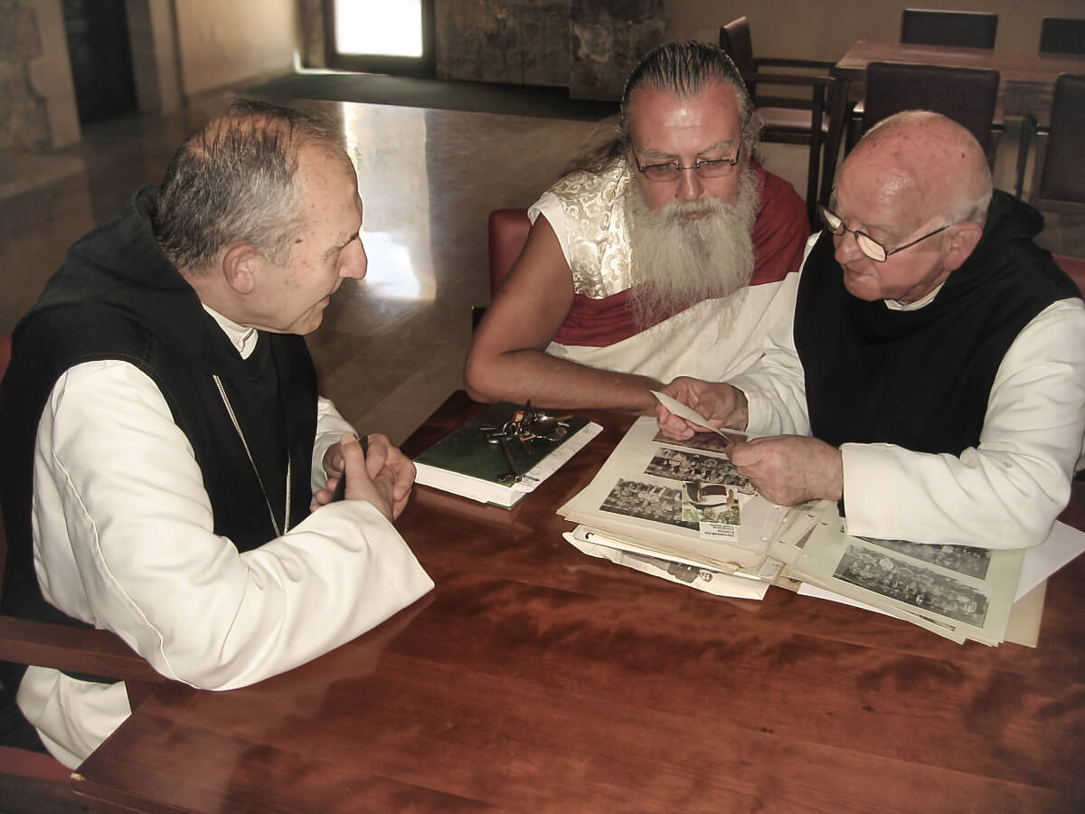 Visita al Monasterio de Poblet - M.V. Jamta Dorje Rinpoché - Padre Paco